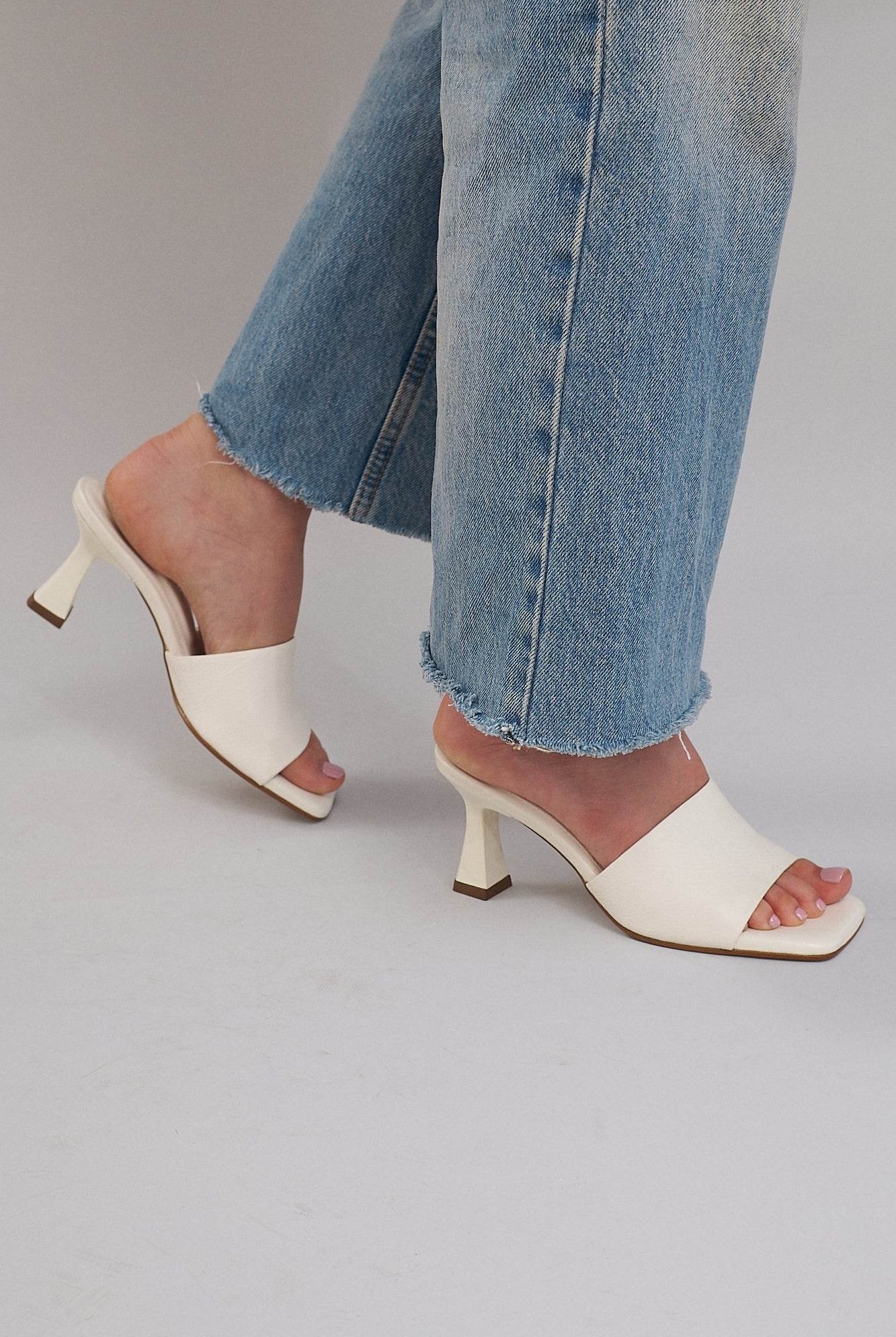 L.A. Heels - White - Emilia Merz