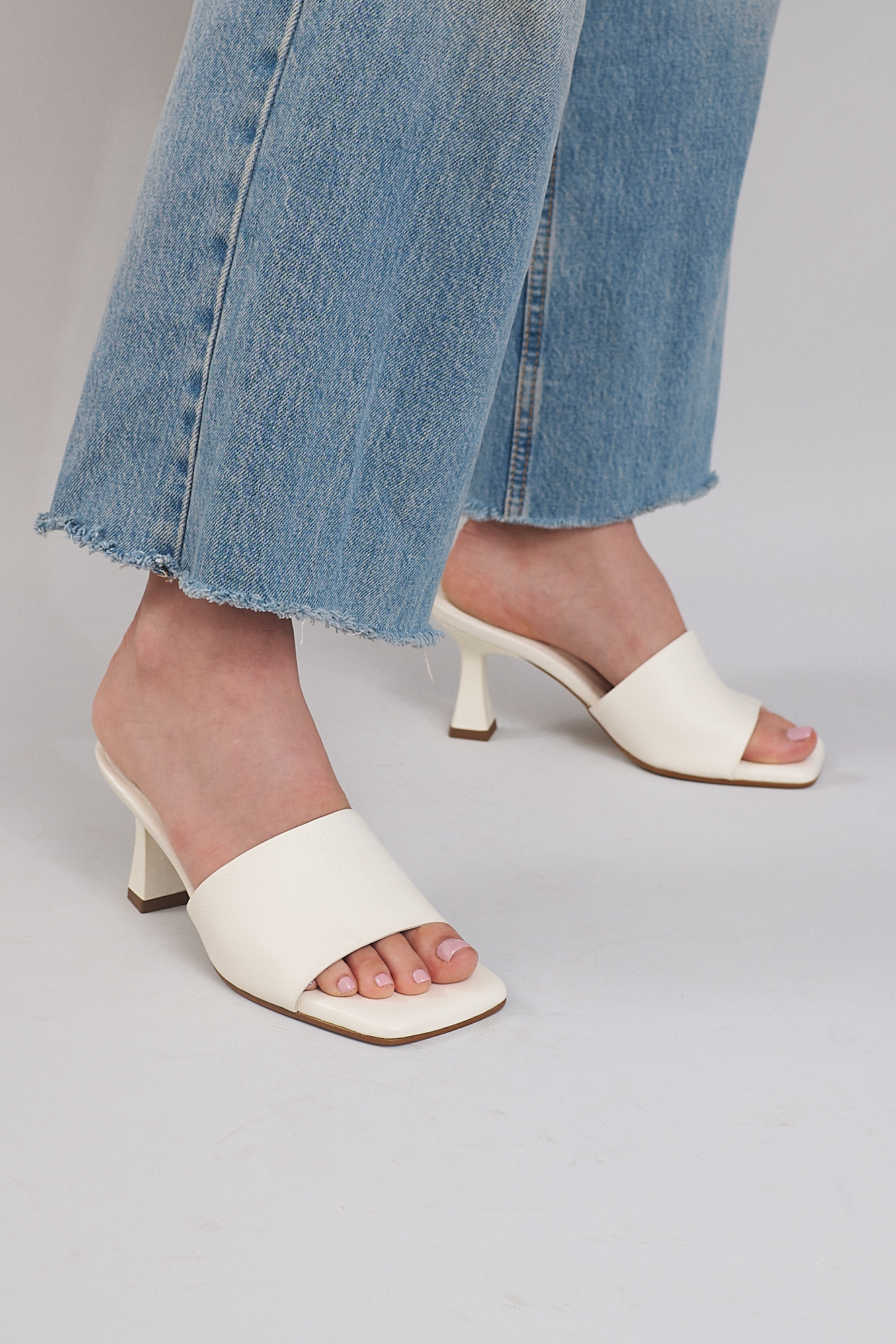 girl with blue jeans wearing white square toe pumps from emilia merz